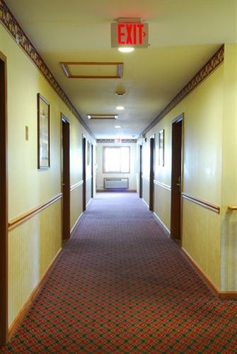 Executive Inn And Suites Уокиган Экстерьер фото