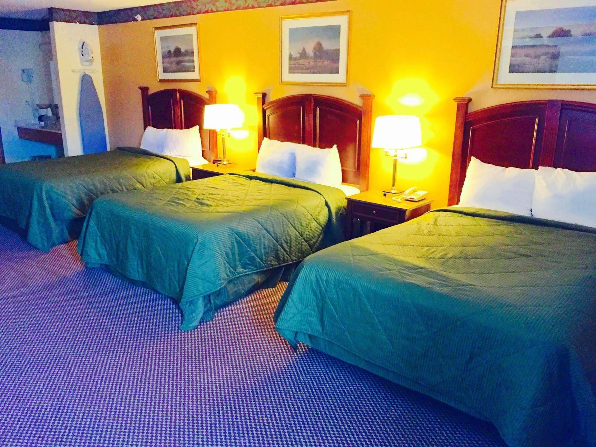 Executive Inn And Suites Уокиган Экстерьер фото